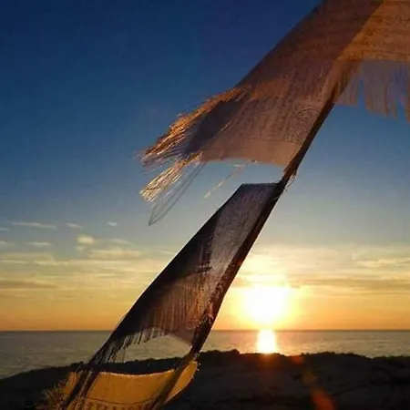 App Sailboat Near City Center And Beach *